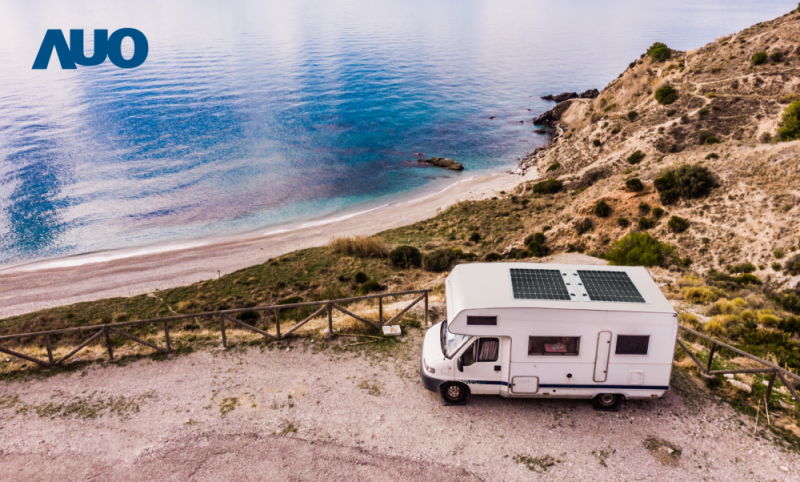 「可撓輕量化太陽光電板SunCurva」使用輕量特殊耐候型複合板取代傳統太陽能板的玻璃前板，不僅降低70%重量，每米平方僅3Kg；具有抗衝擊性能及通過電磁相容性測試，可應用於交通運輸工具，如露營車、遊艇等